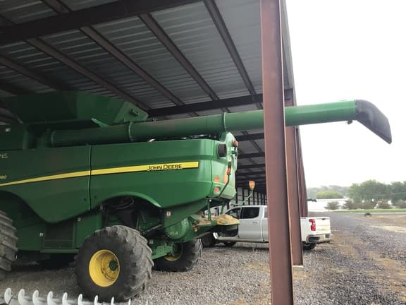 Image of John Deere S680 equipment image 1