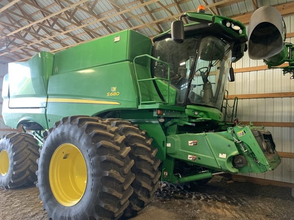 2017 John Deere S680 Equipment Image0