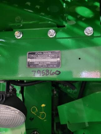 Image of John Deere S680 equipment image 4
