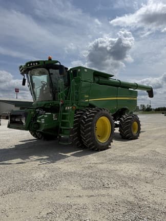 Image of John Deere S680 Primary image