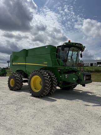Image of John Deere S680 equipment image 1
