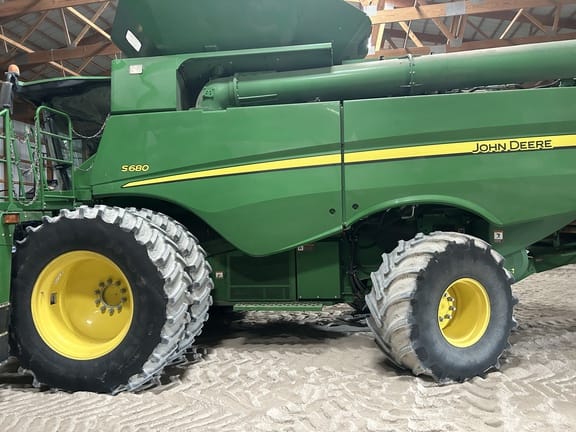 2017 John Deere S680 Equipment Image0