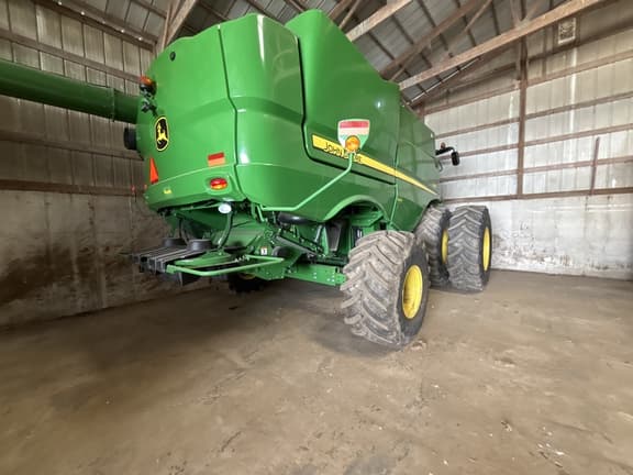 Image of John Deere S680 equipment image 1