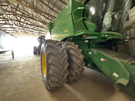 2017 John Deere S680 Equipment Image0