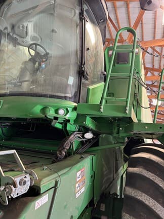 Image of John Deere S680 equipment image 1