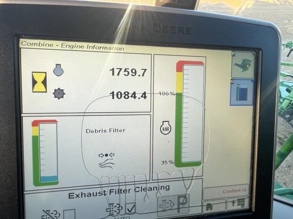 Image of John Deere S680 equipment image 4