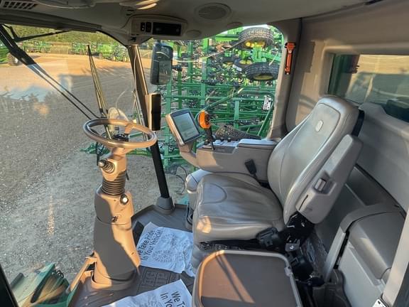 Image of John Deere S680 equipment image 3