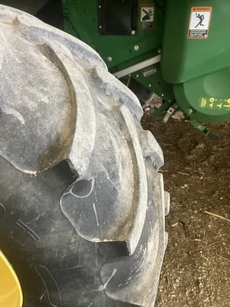 Image of John Deere S680 equipment image 4