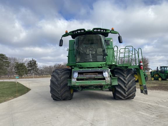 Image of John Deere S680 equipment image 1