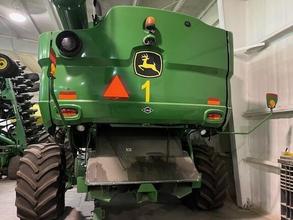Image of John Deere S680 equipment image 4