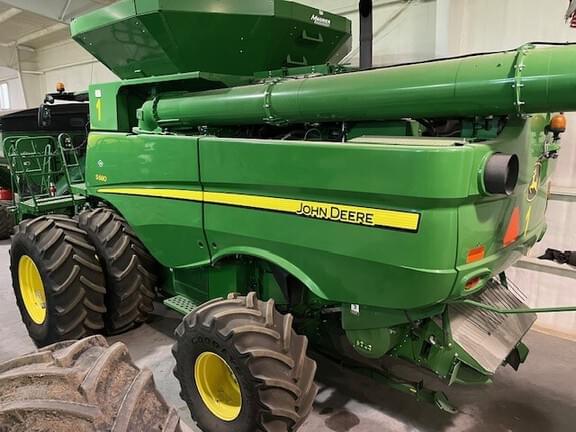 Image of John Deere S680 equipment image 2