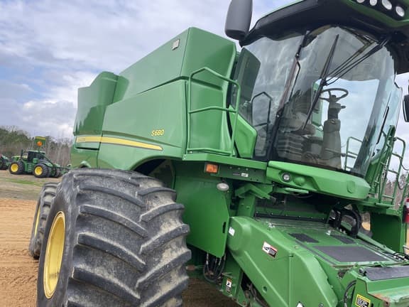 Image of John Deere S680 equipment image 4