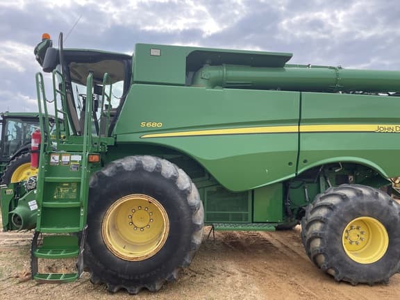 Image of John Deere S680 equipment image 1