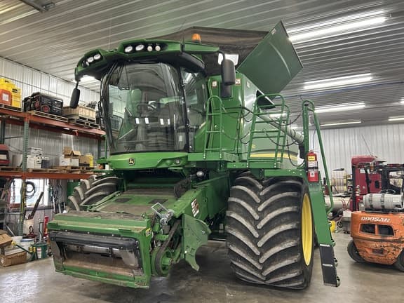 Image of John Deere S680 equipment image 2