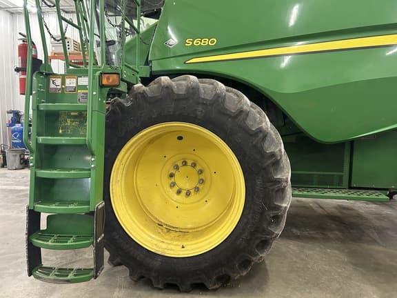 Image of John Deere S680 equipment image 4