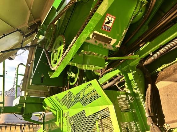 Image of John Deere S690 equipment image 4