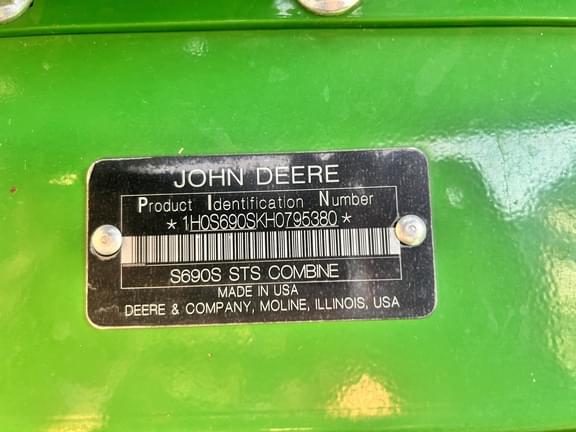 Image of John Deere S690 equipment image 1