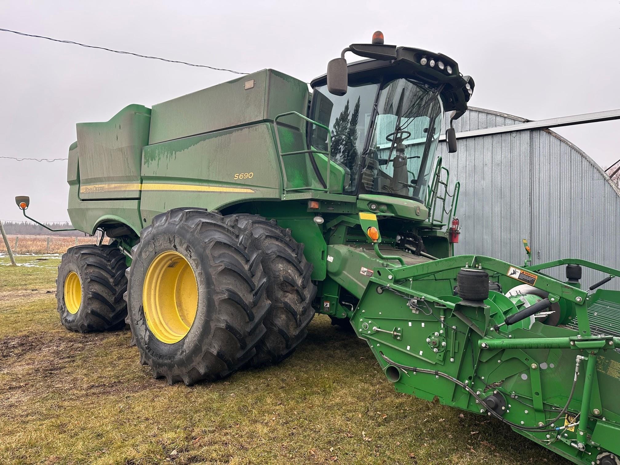 2017 John Deere S690 Equipment Image0