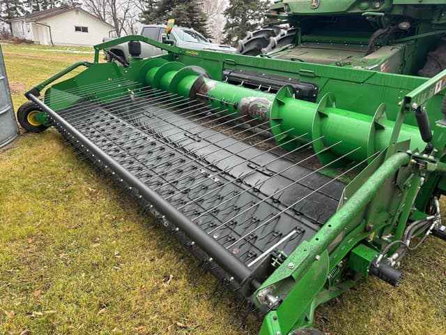 Image of John Deere S690 equipment image 2