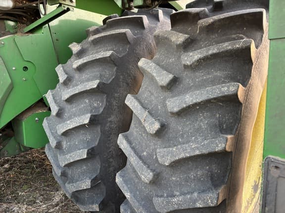 Image of John Deere S690 equipment image 3