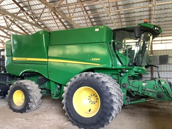 Image of John Deere S690 Primary image