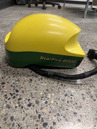 Image of John Deere StarFire 6000 equipment image 4