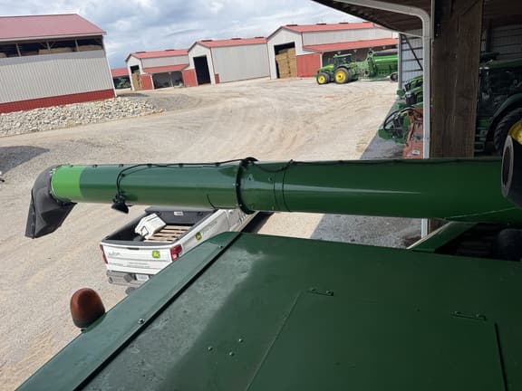Image of John Deere T670 equipment image 4