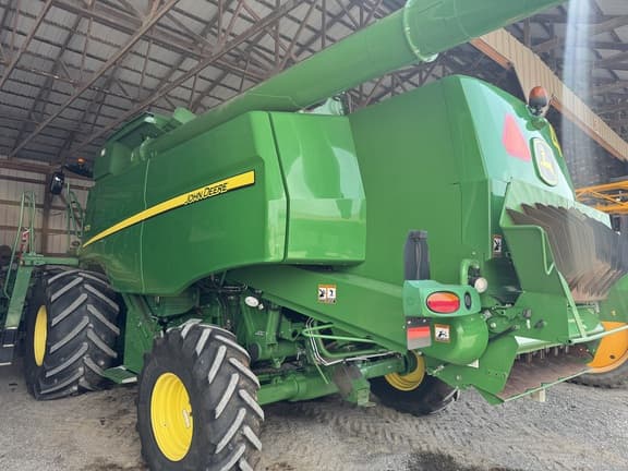 Image of John Deere T670 equipment image 2
