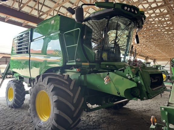 2017 John Deere T670 Equipment Image0