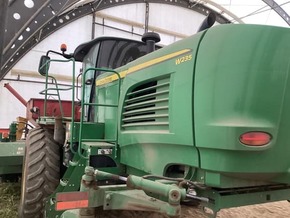 Image of John Deere W235 equipment image 4