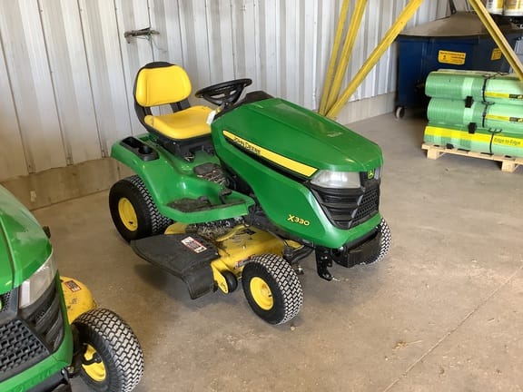 2017 John Deere X330 Equipment Image0
