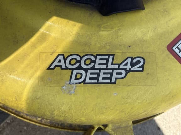 Image of John Deere X330 equipment image 2