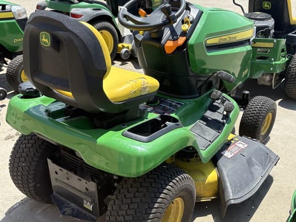 Image of John Deere X330 equipment image 4