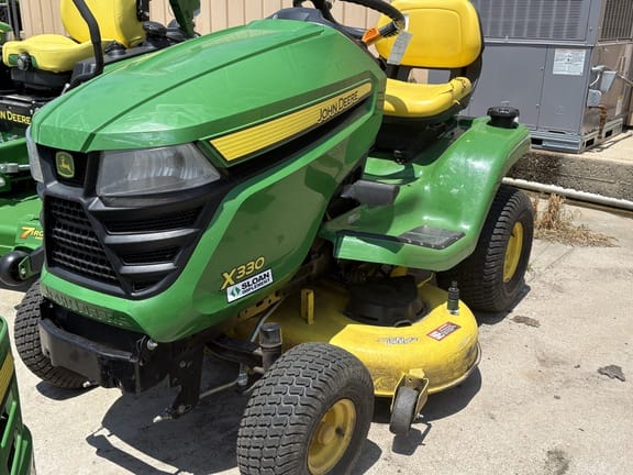 2017 John Deere X330 Equipment Image0