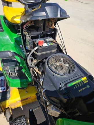 Image of John Deere X370 equipment image 3