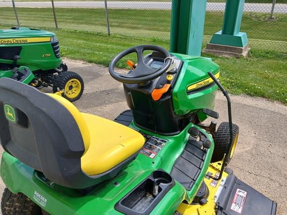 Image of John Deere X380 equipment image 2