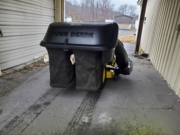 Image of John Deere X380 equipment image 4