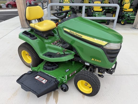 2017 John Deere X390 Equipment Image0
