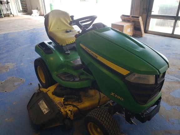 Image of John Deere X390 equipment image 4