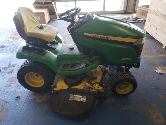 Image of John Deere X390 equipment image 4