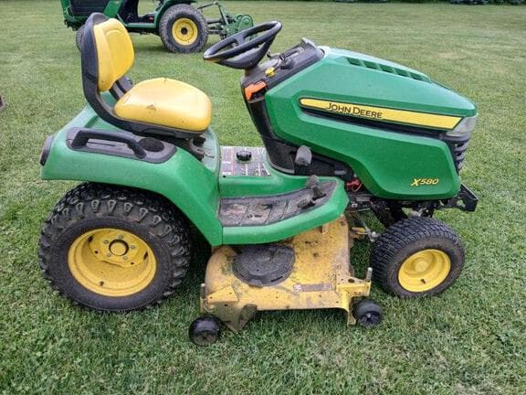 Image of John Deere X580 equipment image 2