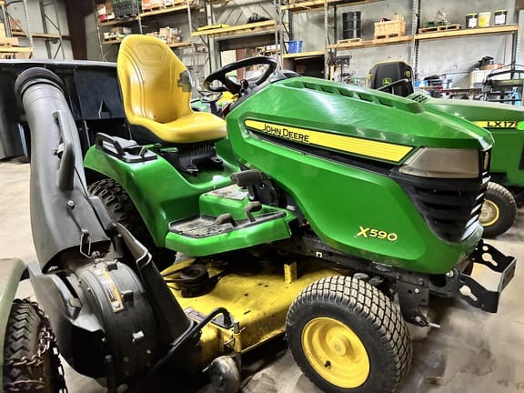 2017 John Deere X590 Equipment Image0
