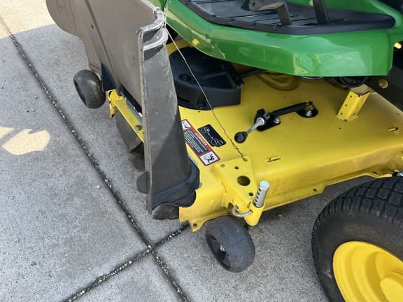 Image of John Deere X590 equipment image 2