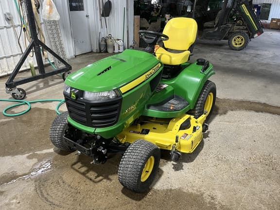 Image of John Deere X730 equipment image 4