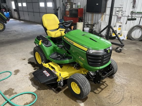 Image of John Deere X730 equipment image 3