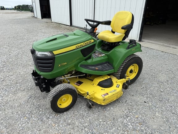 2017 John Deere X734 Equipment Image0