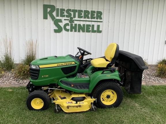 Image of John Deere X734 equipment image 1