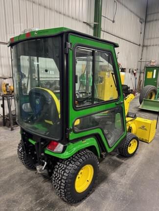 Image of John Deere X738 equipment image 3