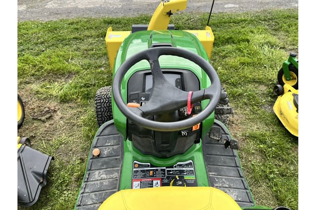 Image of John Deere X738 equipment image 3