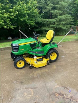 Image of John Deere X738 equipment image 1
